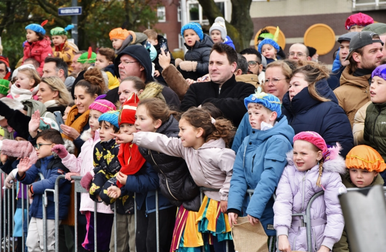 Zie ginds komt de stoomboot